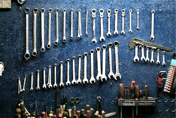 photos of wrenches in several sizes