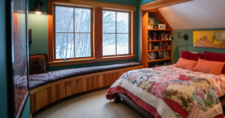 window seat in bedroom