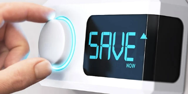 Thermostat with save on digital display