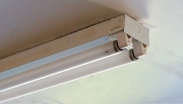 Fluorescent light bar ballast.
